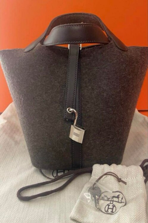 ピコタンロックPM（ブランドバッグ）の商品画像 - 査定依頼日：2025年1月24日 - 最高査定価格：286,000円