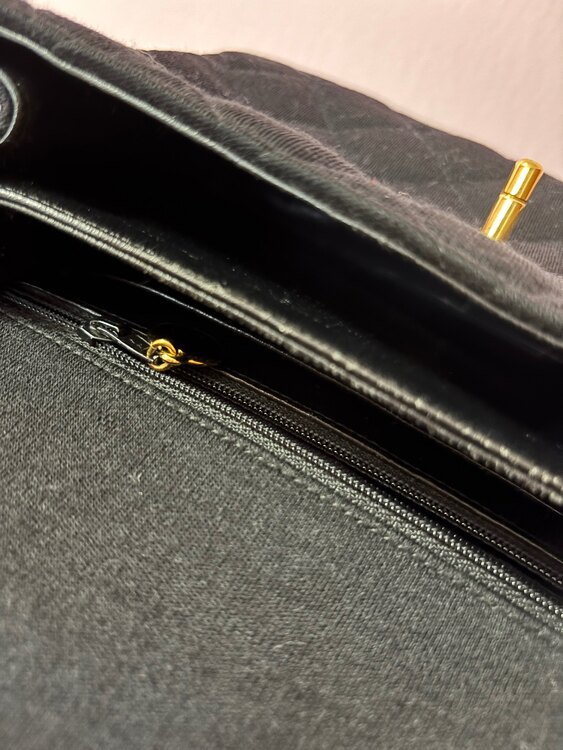 キルティング　ハンドバッグ（ブランドバッグ）の商品画像 - 査定依頼日：2025年4月20日 - 最高査定価格：200,000円