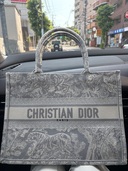 Diorブックトート（ブランドバッグ）の商品画像 - 査定依頼日：2025年8月23日 - 最高査定価格：250,000円