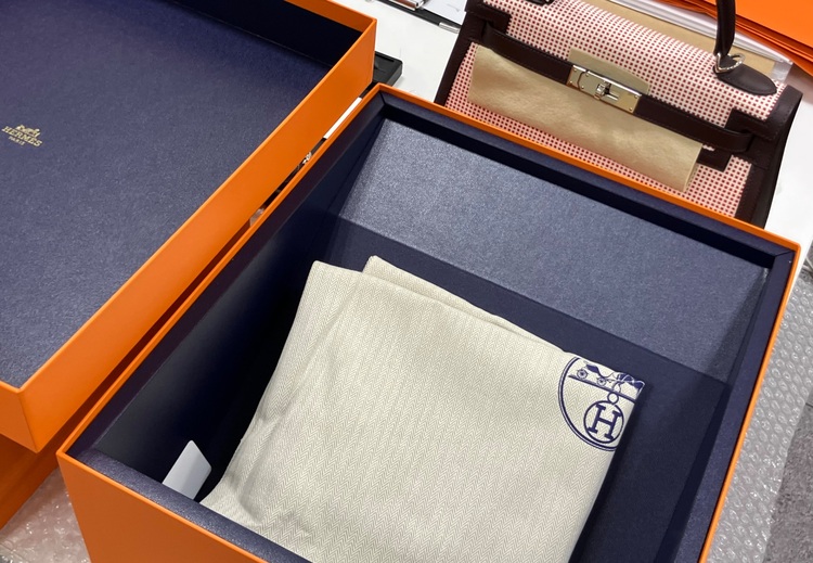 エルメス ケリー （ブランドバッグ）の商品画像 - 査定依頼日：2025年6月15日 - 最高査定価格：2,400,000円