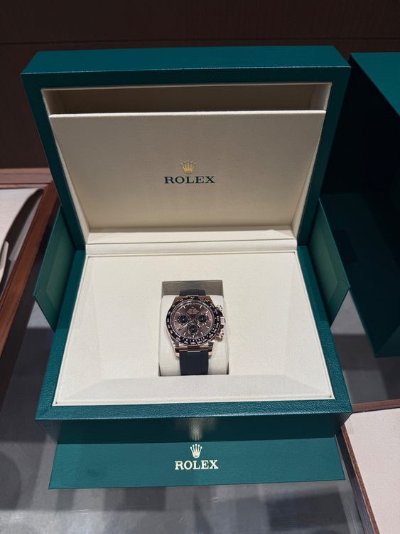 ロレックス デイトナ オイスター、40 mm、エバーローズゴールド リファレンス 126515LN（高級時計）の商品画像 - 査定依頼日：2025年7月15日 - 最高査定価格：7,050,000円