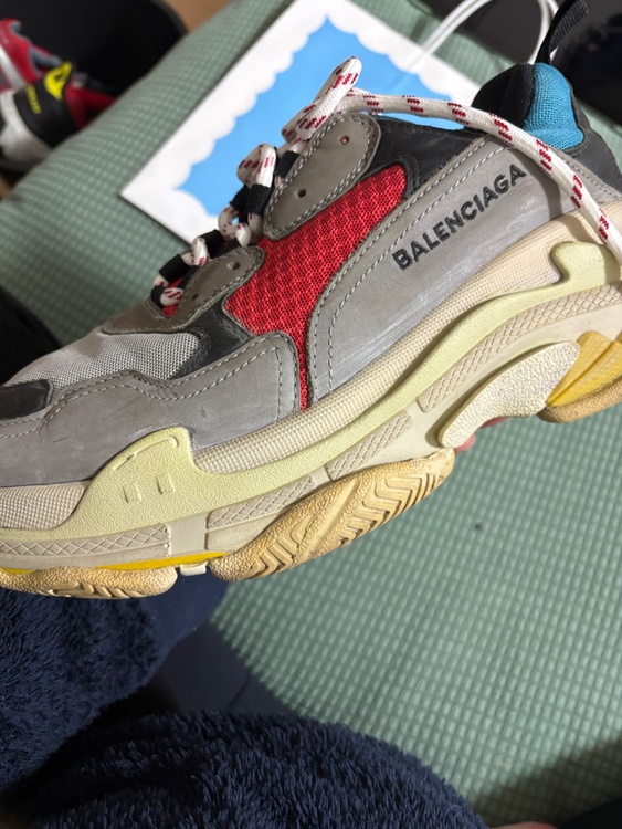 BALENCIAGA Triple S（古着・ファッション）の商品画像 - 査定依頼日：2026年4月11日 - 最高査定価格：13,000円