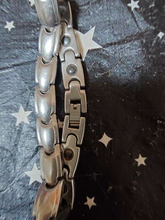 磁気ブレスレット（コスメ・美容・健康器具）の商品画像 - 査定依頼日：2025年3月22日 - 最高査定価格：500円