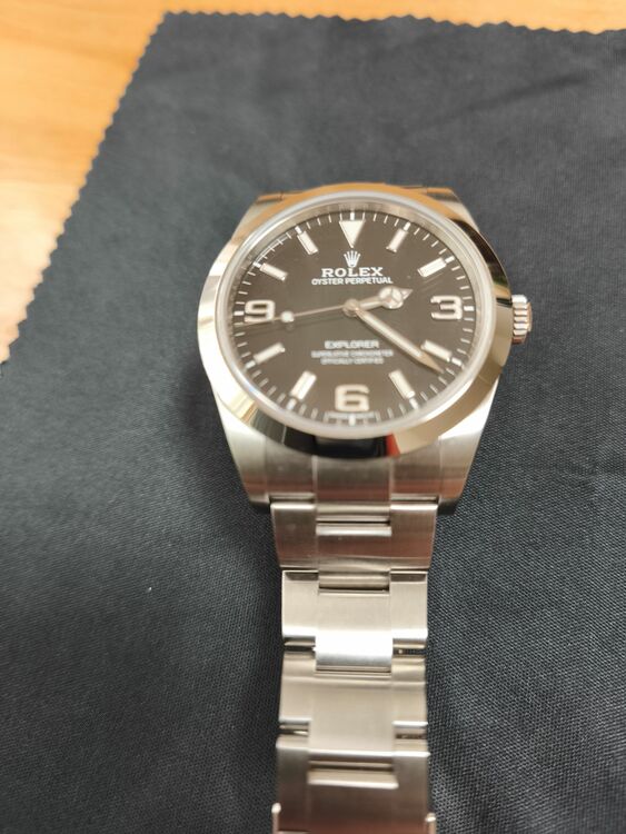 ロレックス エクスプローラー 214270 ランダム（高級時計）の商品画像 - 査定依頼日：2025年10月7日 - 最高査定価格：1,150,000円