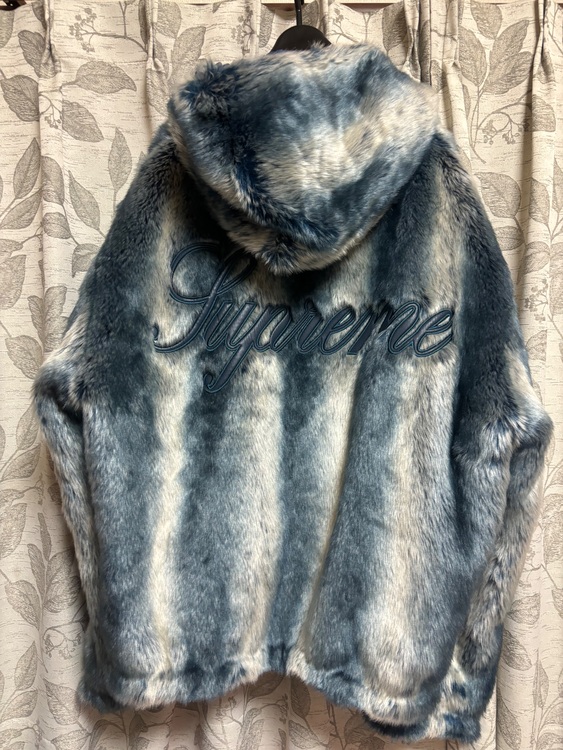 Supreme - Faux Fur Reversible Hooded Jac（古着・ファッション）の商品画像 - 査定依頼日：2025年9月30日 - 最高査定価格：23,000円