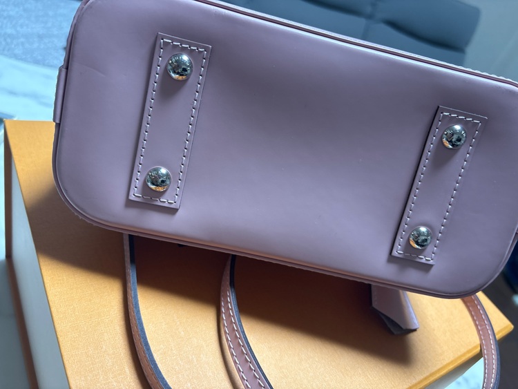 アルマbb エピ（ブランドバッグ）の商品画像 - 査定依頼日：2025年8月6日 - 最高査定価格：165,000円