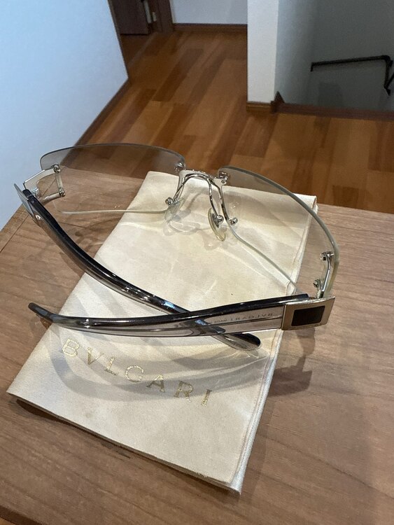 ブルガリ財布、ブルガリ眼鏡（ブランド財布・小物）の商品画像 - 査定依頼日：2025年4月13日 - 最高査定価格：100,000円