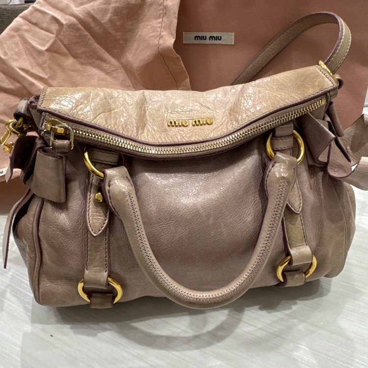 ミュウミュウ  （ブランドバッグ）の商品画像 - 査定依頼日：2025年11月28日 - 最高査定価格：40,000円