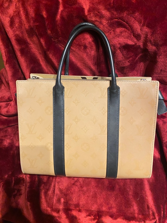 ヴェリートート（ブランドバッグ）の商品画像 - 査定依頼日：2026年3月30日 - 最高査定価格：90,000円