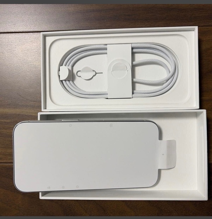 iPhone iPhone 16 256GB SIMフリー（スマホ）の商品画像 - 査定依頼日：2026年8月1日 - 最高査定価格：93,000円