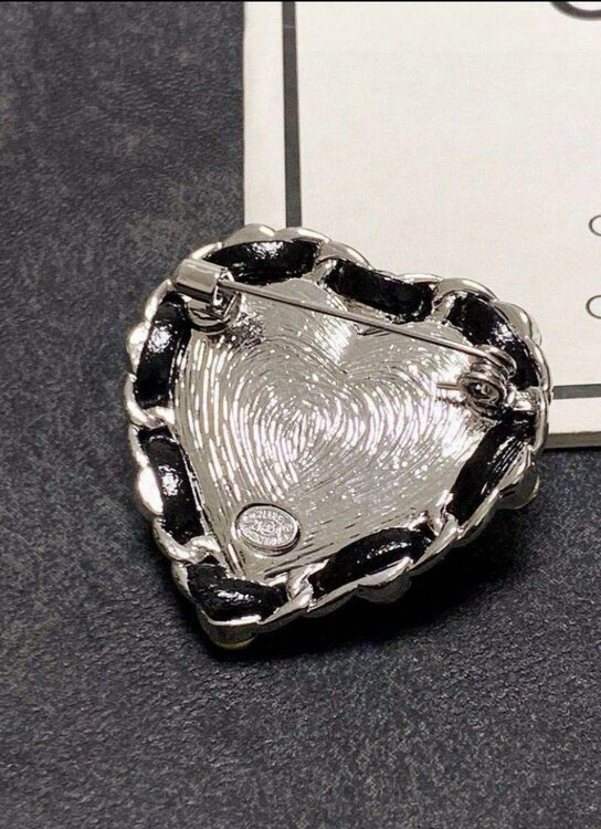 シャネル　ハート型ブローチ（ブランド財布・小物）の商品画像 - 査定依頼日：2025年4月10日 - 最高査定価格：40,000円