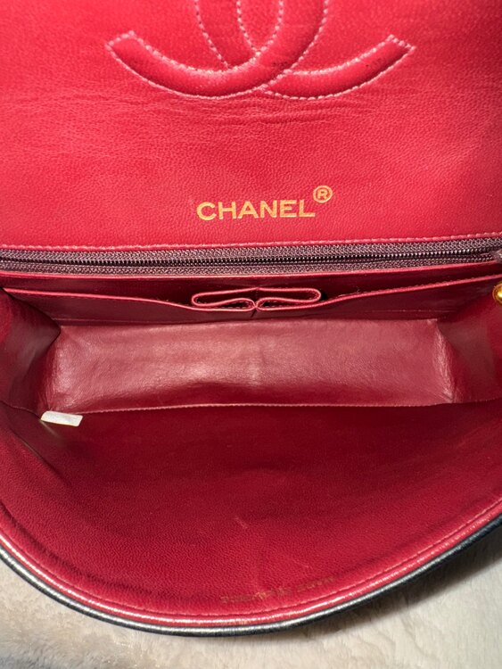 シャネル　ダブルフラップダブルチェーン（ブランドバッグ）の商品画像 - 査定依頼日：2025年3月29日 - 最高査定価格：300,000円