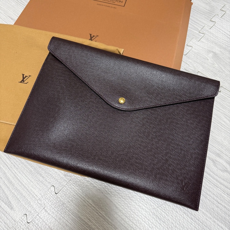 LOUISVUITTON クラッチ 書類ケース アカジュ（ブランド財布・小物）の商品画像 - 査定依頼日：2026年10月25日 - 最高査定価格：20,000円