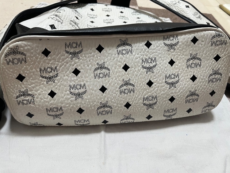 リュック（ブランドバッグ）の商品画像 - 査定依頼日：2026年4月5日 - 最高査定価格：15,000円