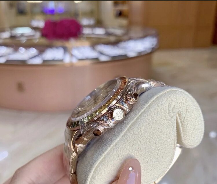 ロレックス デイトナ （高級時計）の商品画像 - 査定依頼日：2025年5月10日 - 最高査定価格：62,000,000円