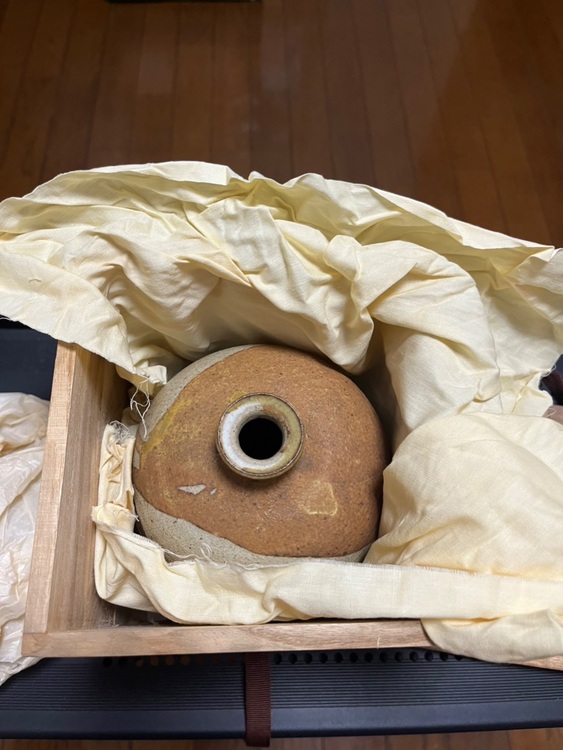 中野晃嗣作　野草文一輪挿　笠間焼　花器　共箱付（美術品・骨董品）の商品画像 - 査定依頼日：2025年10月7日 - 最高査定価格：1,000円