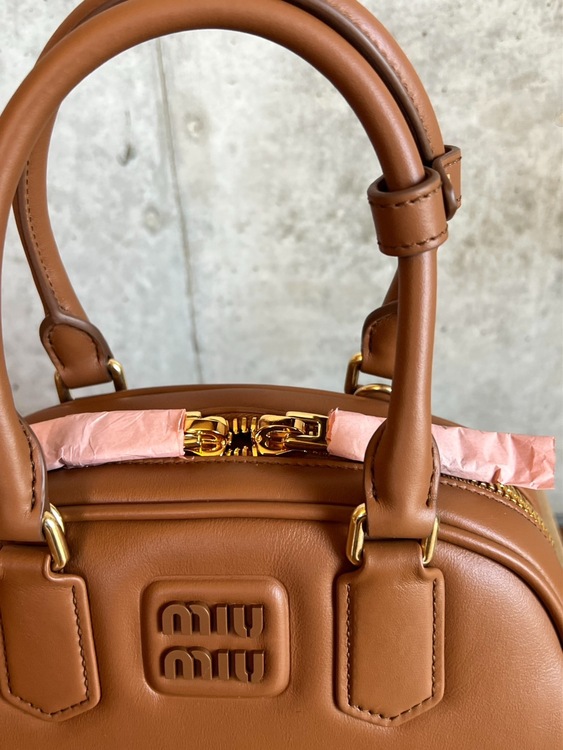 5BB191 miumiuレザーバッグ（ブランドバッグ）の商品画像 - 査定依頼日：2026年10月4日 - 最高査定価格：180,000円