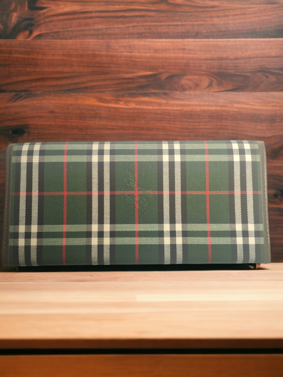 バーバリー ノバチェック柄 2つ折り 長財布 グリーン（ブランド財布・小物）の商品画像 - 査定依頼日：2025年3月20日 - 最高査定価格：100,000円