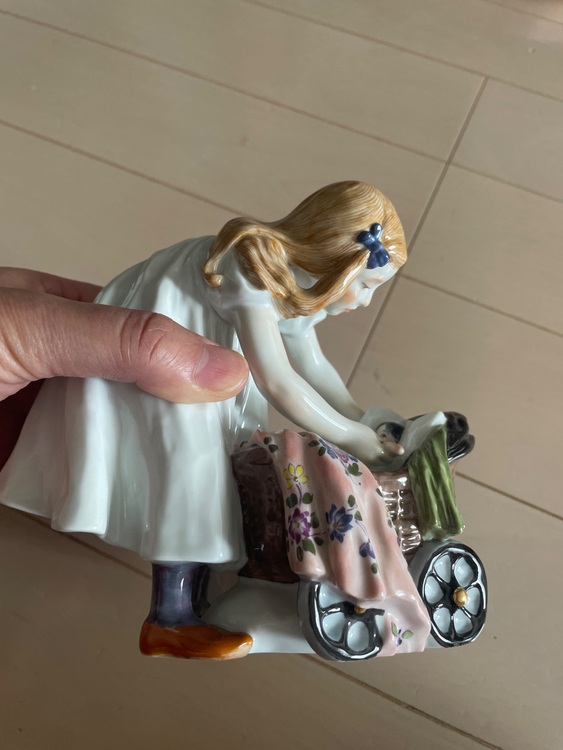マイセンヘンチェルの子供シリーズ（美術品・骨董品）の商品画像 - 査定依頼日：2025年9月10日 - 最高査定価格：110,000円