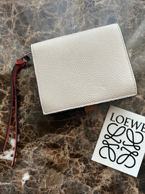 トライフォールドウォレット　グレー／ピンク（ブランド財布・小物）の商品画像 - 査定依頼日：2025年12月17日 - 最高査定価格：12,000円