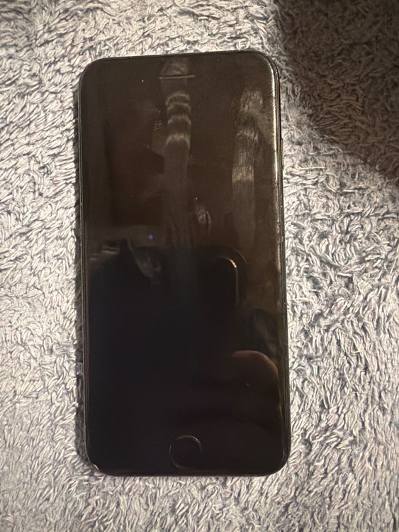 iPhone7 32GB SIMフリー（スマホ）の商品画像 - 査定依頼日：2026年1月11日 - 最高査定価格：3,000円