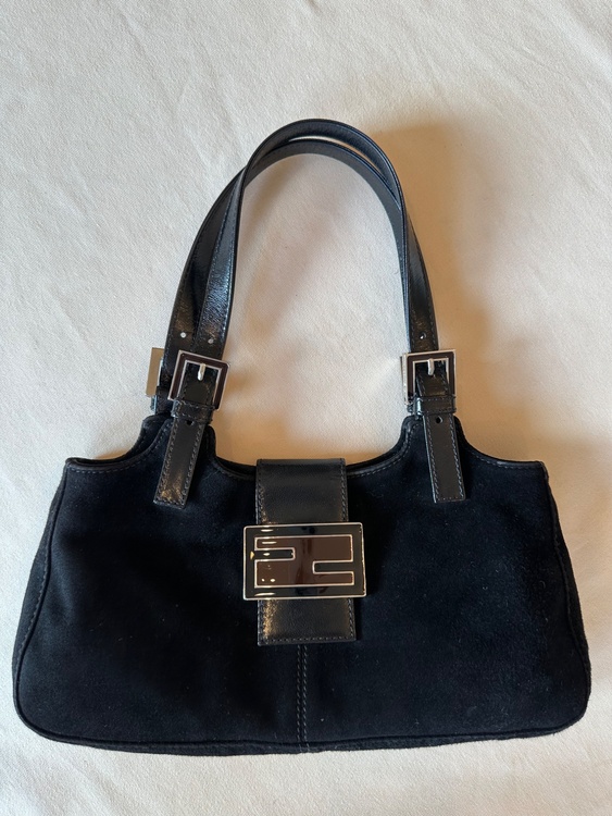 FENDI Baguette Bag（ブランドバッグ）の商品画像 - 査定依頼日：2026年8月22日 - 最高査定価格：150,000円