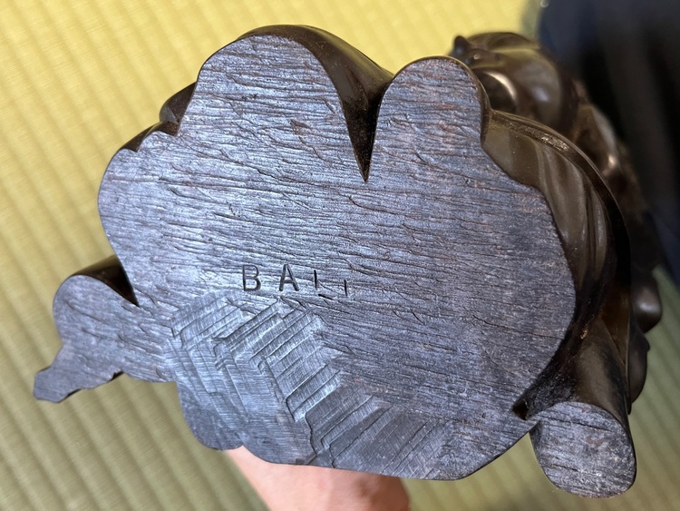 大きい方の全長は約１mの木彫りの彫刻で裏に「BALI」と彫られています。（美術品・骨董品）の商品画像 - 査定依頼日：2026年4月27日 - 最高査定価格：3,000円