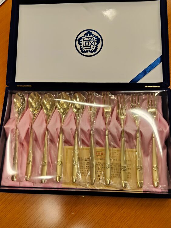 大韓民国国会のスプーン・フォークセット（食器）の商品画像 - 査定依頼日：2025年11月13日 - 最高査定価格：5,000円