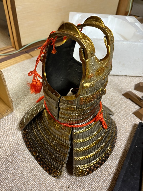 鎧兜五月人形（美術品・骨董品）の商品画像 - 査定依頼日：2025年10月31日 - 最高査定価格：2,000円