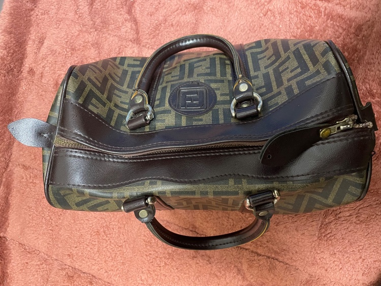 フェンディ  （ブランドバッグ）の商品画像 - 査定依頼日：2025年12月6日 - 最高査定価格：45,000円