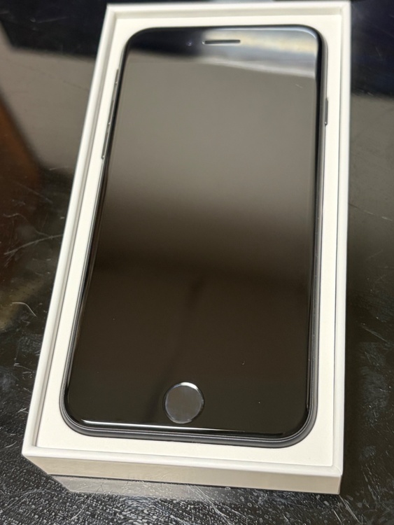 iPhoneSE（スマホ）の商品画像 - 査定依頼日：2026年3月19日 - 最高査定価格：11,000円