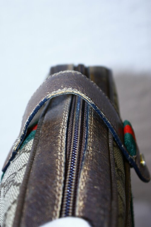 GUCCI GG キャンバス スプリーム ショルダーバッグ PVCレザー 10 02 055（ブランドバッグ）の商品画像 - 査定依頼日：2026年10月15日 - 最高査定価格：10,000円