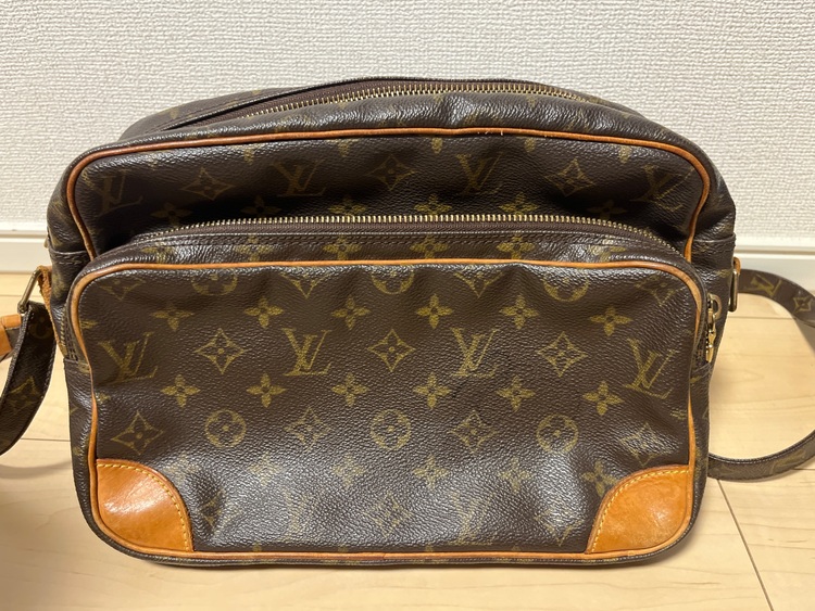 ナイルショルダーバッグ（ブランドバッグ）の商品画像 - 査定依頼日：2025年10月26日 - 最高査定価格：15,000円