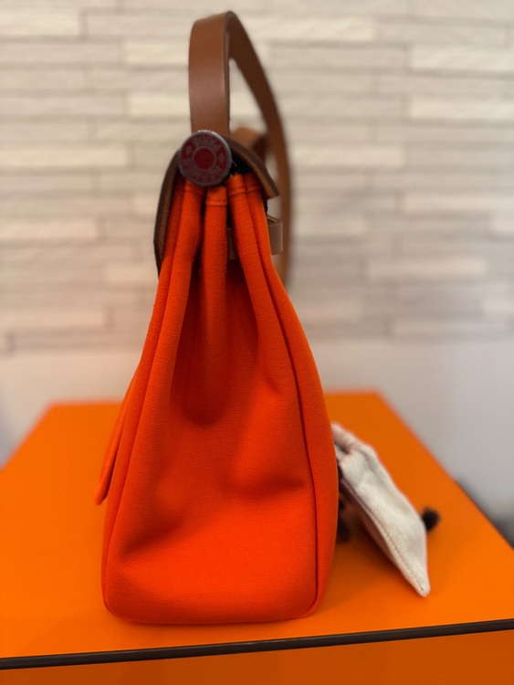  エールバックジップ（ブランドバッグ）の商品画像 - 査定依頼日：2025年8月20日 - 最高査定価格：300,000円