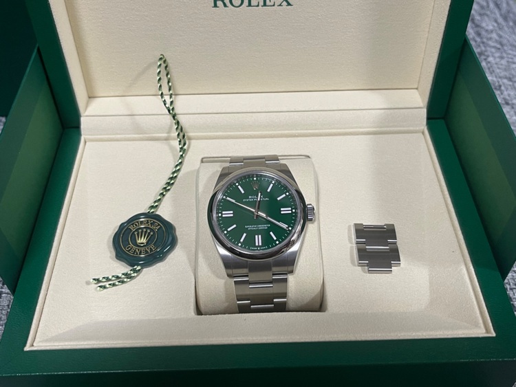 134300 オイパペ　グリーン（高級時計）の商品画像 - 査定依頼日：2025年7月9日 - 最高査定価格：1,400,000円