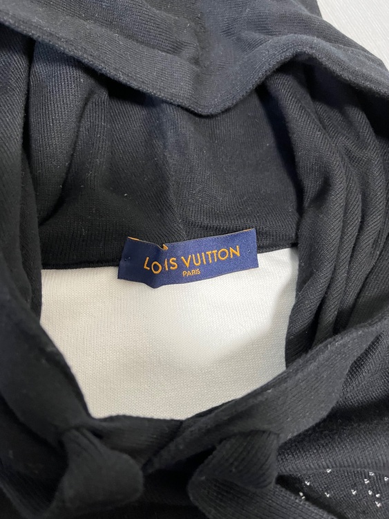 モノグラムグラディエントフーディ（古着・ファッション）の商品画像 - 査定依頼日：2025年10月30日 - 最高査定価格：100,000円