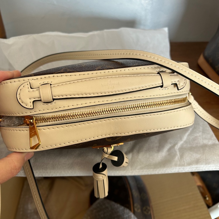 サントンジュ　ショルダーバッグ（ブランドバッグ）の商品画像 - 査定依頼日：2026年1月30日 - 最高査定価格：160,000円