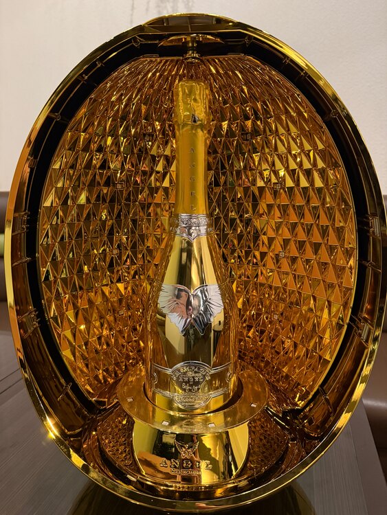 エンジェル（お酒）の商品画像 - 査定依頼日：2025年2月13日 - 最高査定価格：190,000円