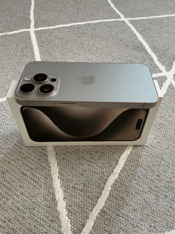 iPhone iPhone 15 Pro 256GB SIMフリー（スマホ）の商品画像 - 査定依頼日：2026年10月17日 - 最高査定価格：87,000円