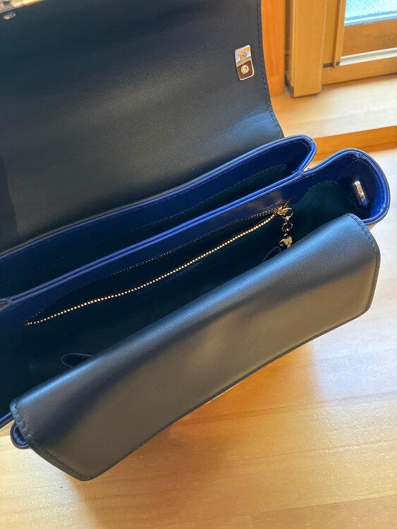 ブルガリバッグ  （ブランドバッグ）の商品画像 - 査定依頼日：2025年5月24日 - 最高査定価格：70,000円