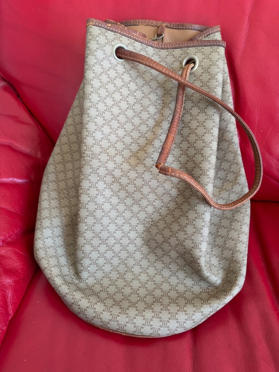 リュック（ブランドバッグ）の商品画像 - 査定依頼日：2026年2月12日 - 最高査定価格：7,000円