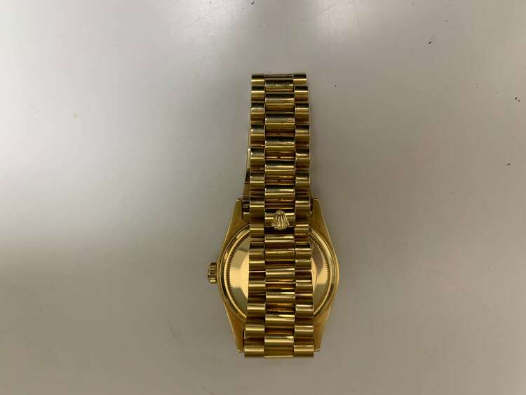 ロレックス デイデイト （高級時計）の商品画像 - 査定依頼日：2025年3月12日 - 最高査定価格：2,400,000円