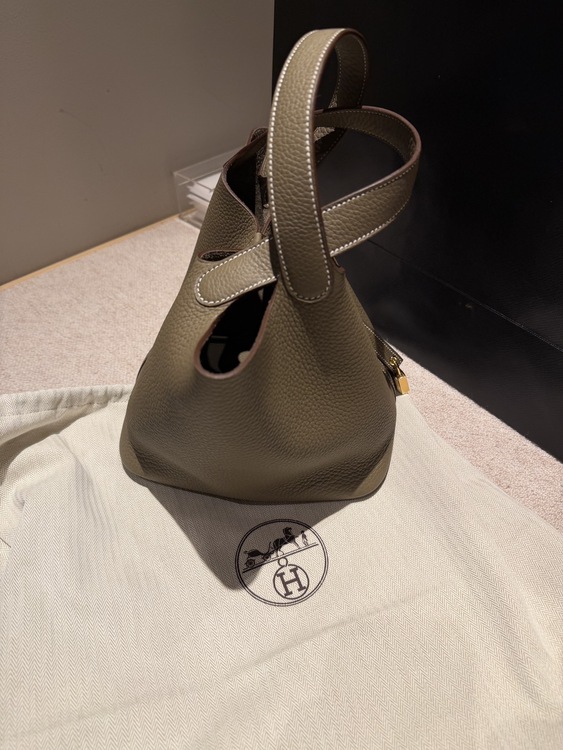 ピコタンロック 22エトゥープ（ブランドバッグ）の商品画像 - 査定依頼日：2026年2月12日 - 最高査定価格：650,000円