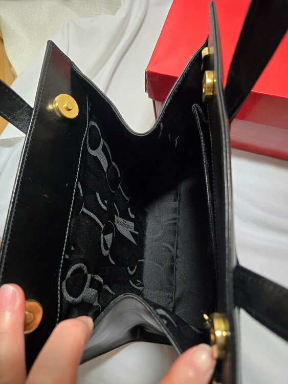 ヴァラ（Vara）リボン トップハンドル バッグと考えられます。（ブランドバッグ）の商品画像 - 査定依頼日：2026年2月24日 - 最高査定価格：20,000円