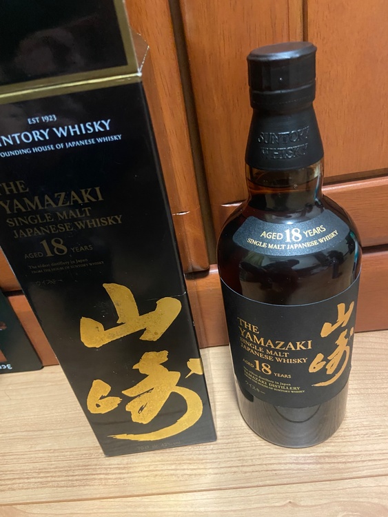 山崎18年　箱、ラベルスレあり。中国QRコードが綺麗に剥がれない。（お酒）の商品画像 - 査定依頼日：2026年9月8日 - 最高査定価格：50,000円