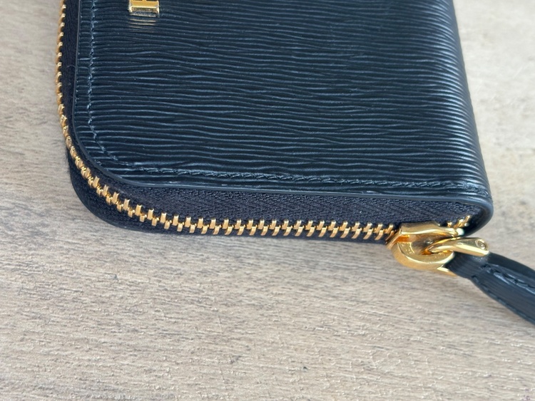 プラダ  （ブランドバッグ）の商品画像 - 査定依頼日：2026年1月22日 - 最高査定価格：100,000円