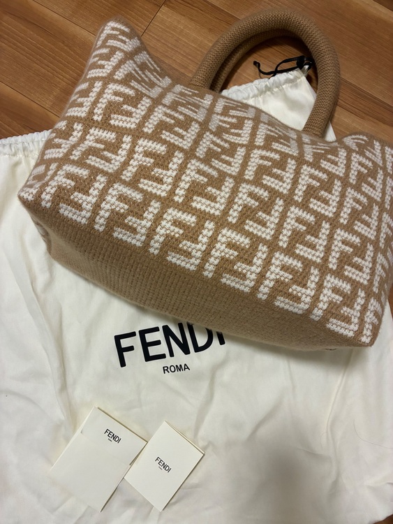 ショッパーバッグ　ラージ（ブランドバッグ）の商品画像 - 査定依頼日：2025年10月18日 - 最高査定価格：135,000円