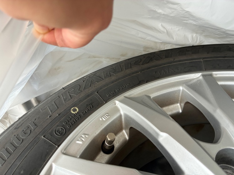 スタットレスタイヤ　ホイール付き（カー用品）の商品画像 - 査定依頼日：2025年10月1日 - 最高査定価格：8,000円