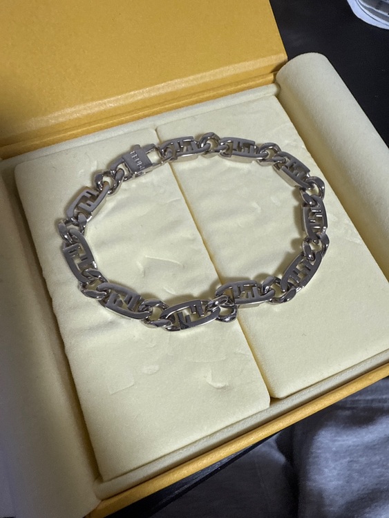 フェンディ  （ブランドバッグ）の商品画像 - 査定依頼日：2025年9月16日 - 最高査定価格：20,000円