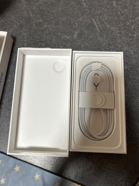 箱（スマホ）の商品画像 - 査定依頼日：2025年6月24日 - 最高査定価格：96,000円